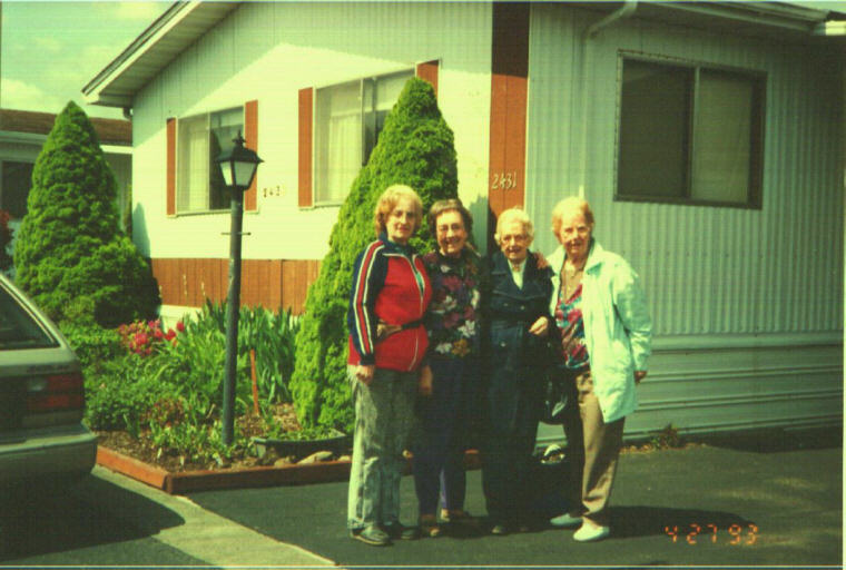 Sistersc.jpg (79900 bytes)